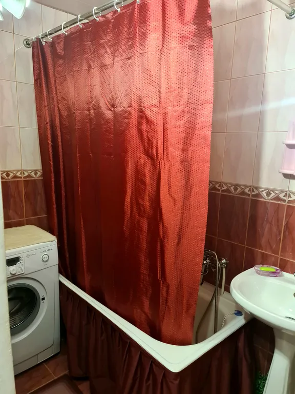 Комфортная тёплая квартира с камином возле двух стоматологий