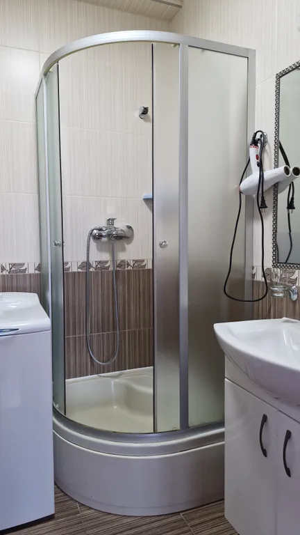 Свежая 1-комнатная квартира с дизайнерским ремонтом