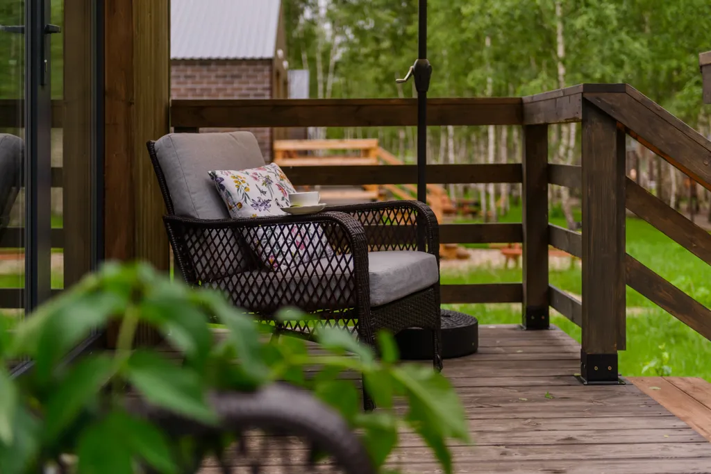 Дом с патио зоной на террасе