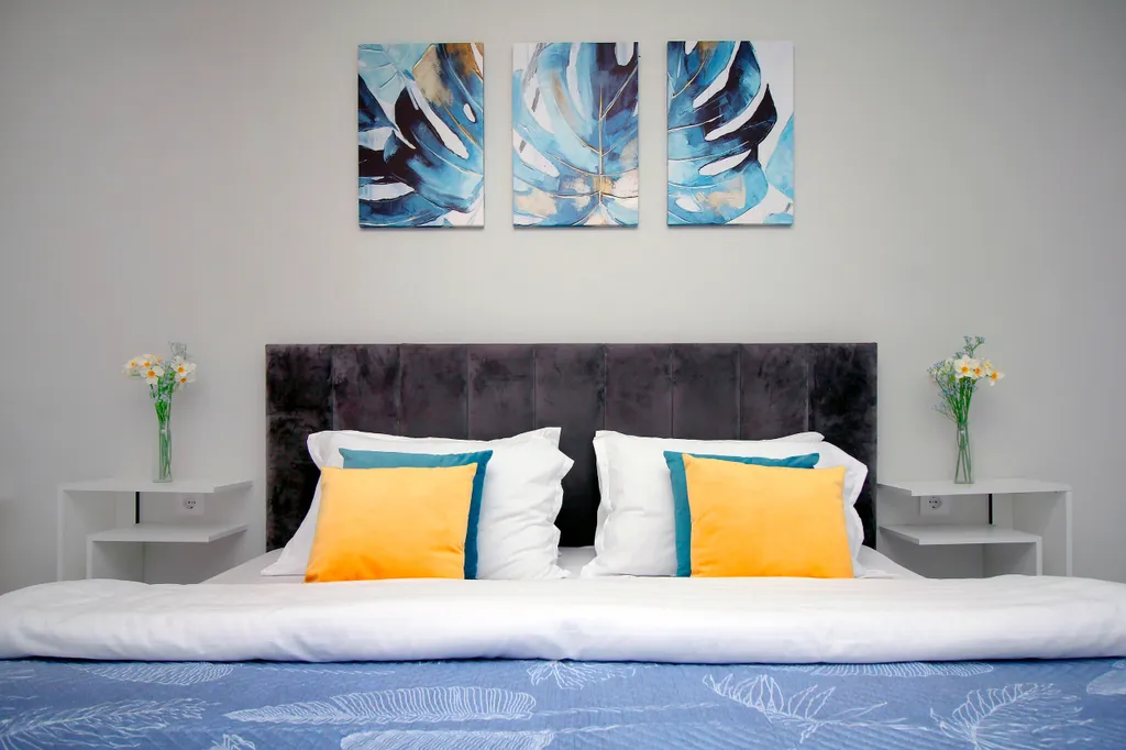 Comfort Gray у метро в центре города