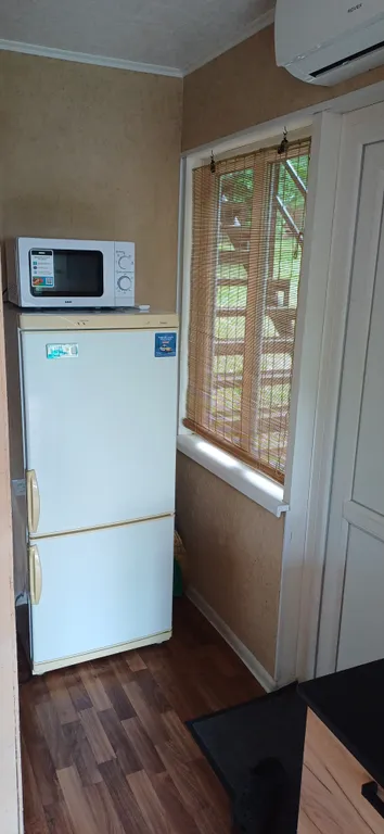 Комната с верандой в доме Остановка Море с видом на море и лес