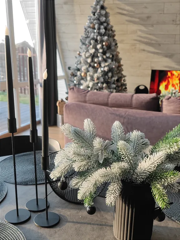 Панорамный домик с теплым бассейном в пяти минутах ходьбы от города