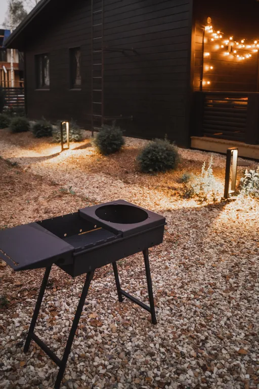 Новый стильный дом с зоной SPA, камином и красивым садом у леса