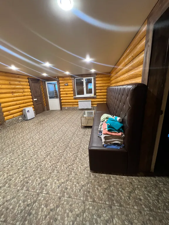 Деревянный дом с бассейном