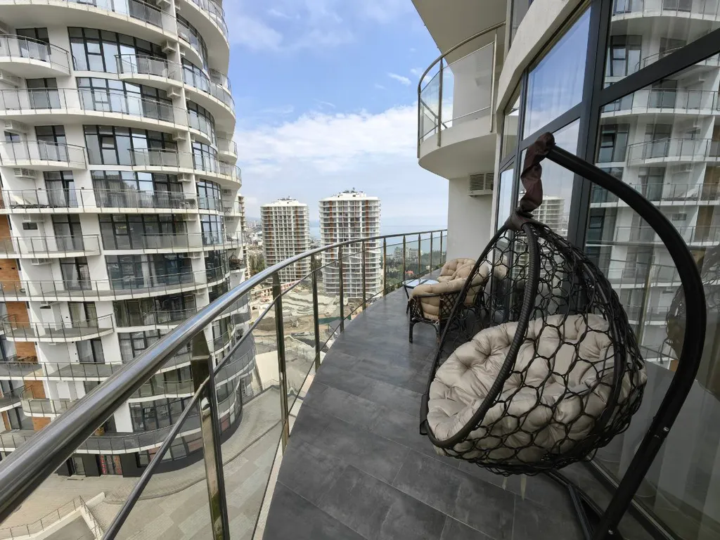 Дизайнерские апартаменты с видом на горы и море