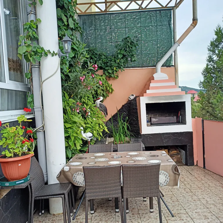 Уютный домик с видом на море и горы