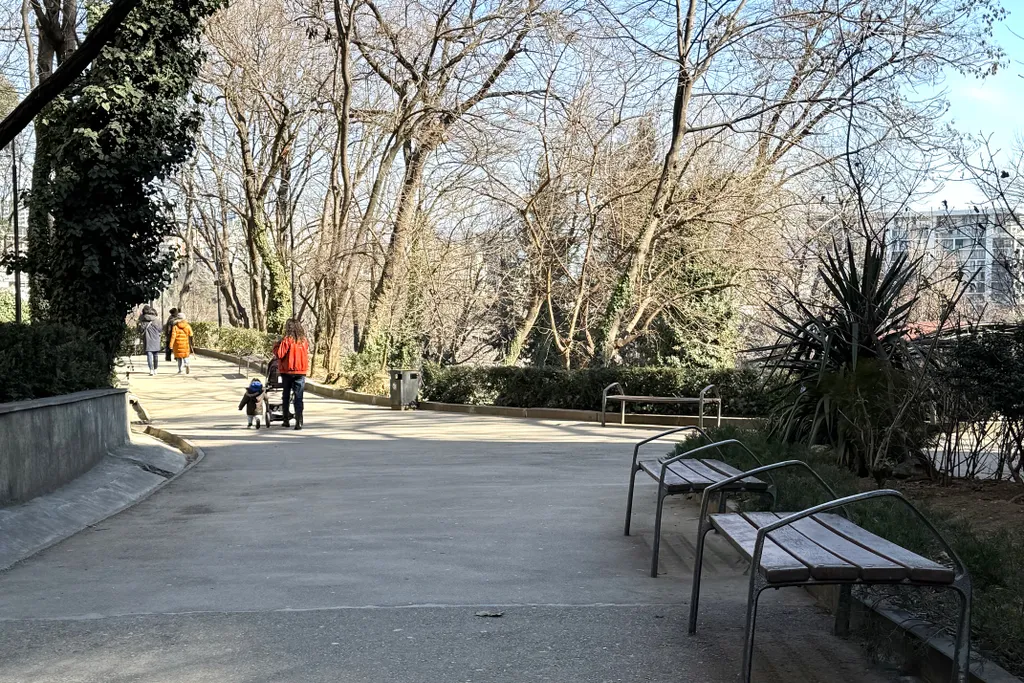 Дом, милый дом в центре города, Район Ваке