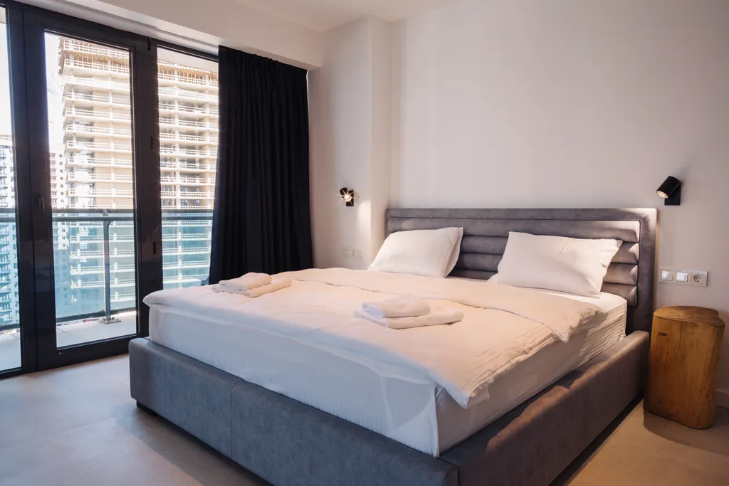 Апартамент с панорамной ванной рядом с морем