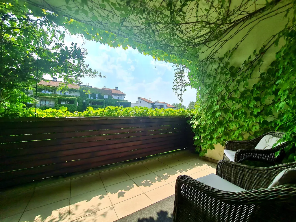 Зелёный уголок у моря