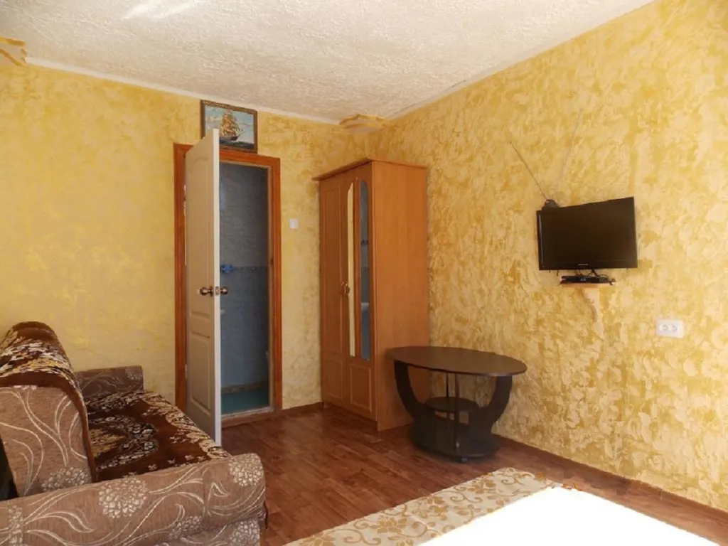 Комфортный дом с личным просторным двором