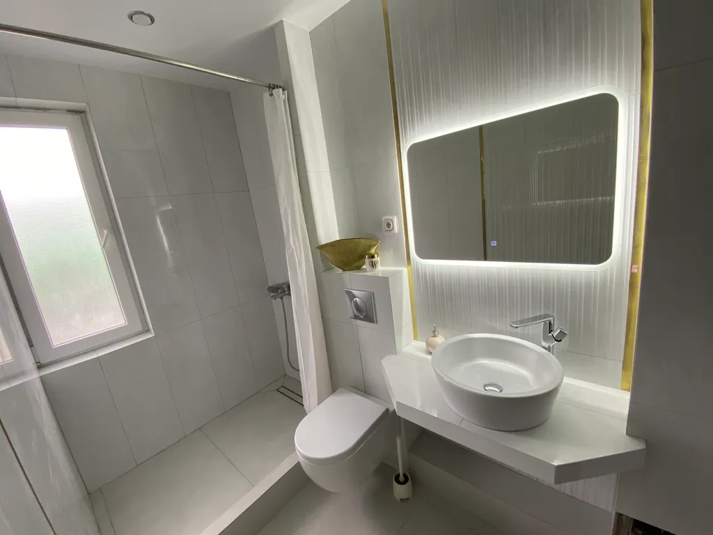 К вашему вниманию классные современные апартаменты с бассейном в доли