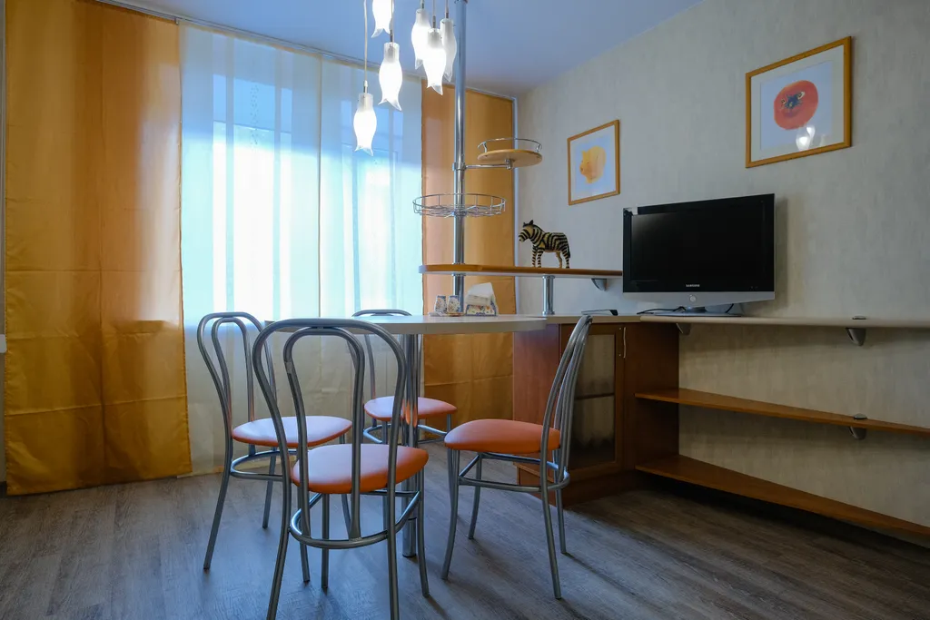 Трёхкомнатная квартира возле Дворца Спорта