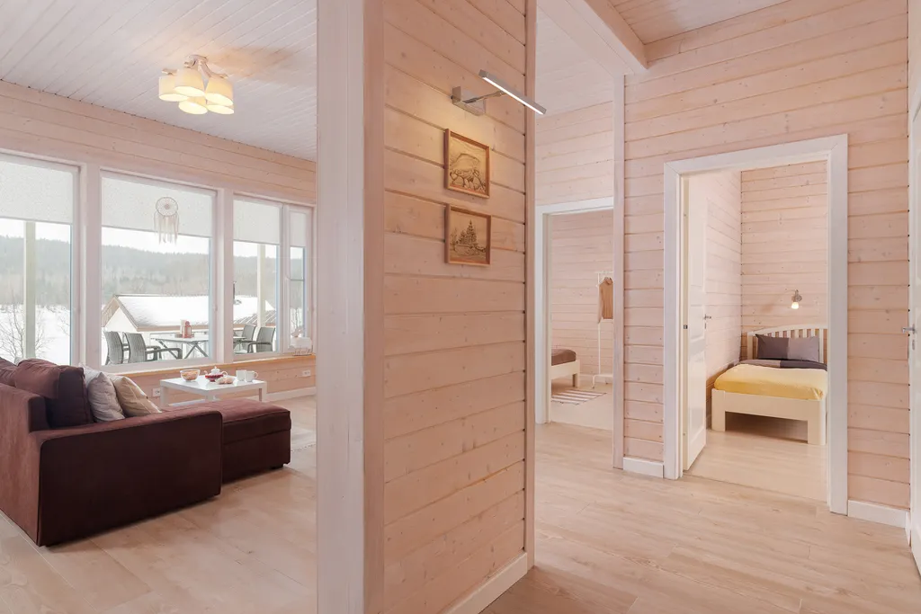 Коттедж Коттедж на берегу озера с видом на горнолыжный курорт и сауной внутри — Заозерный