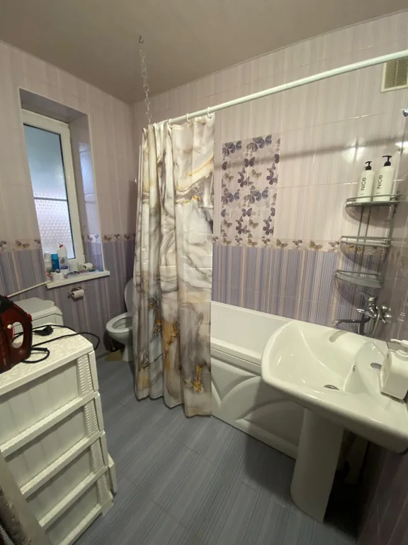 Большой двухэтажный дом