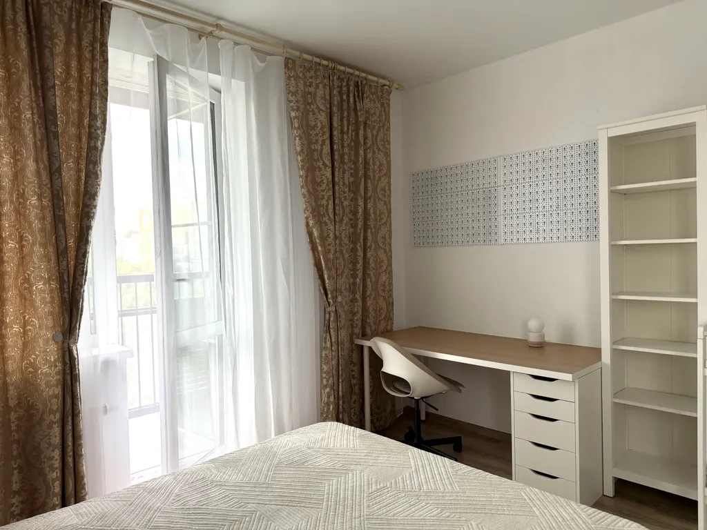 Комфортная квартира с детской кроваткой