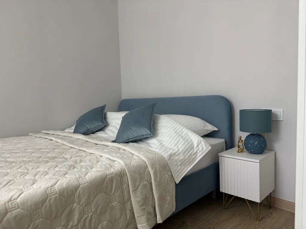 Видовая квартира с дизайнерским ремонтом на берегу реки в белых росах