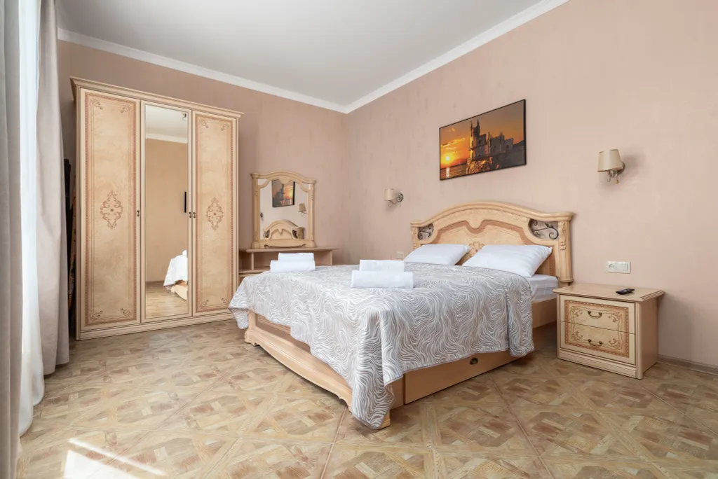 Дом с теплым бассейном и баней для загородного отдыха Южная Резиденция