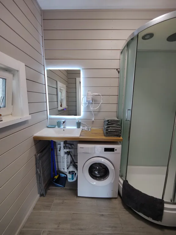 Коттедж Уютный дом с бассейном — Приморск