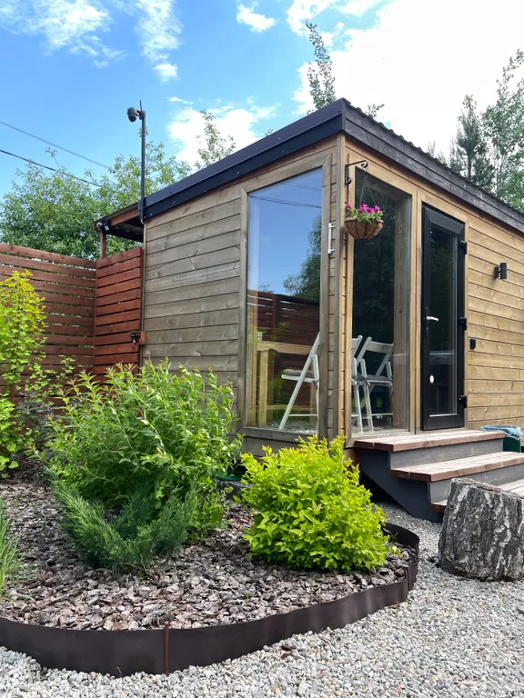 Дом с баней и купелью у леса