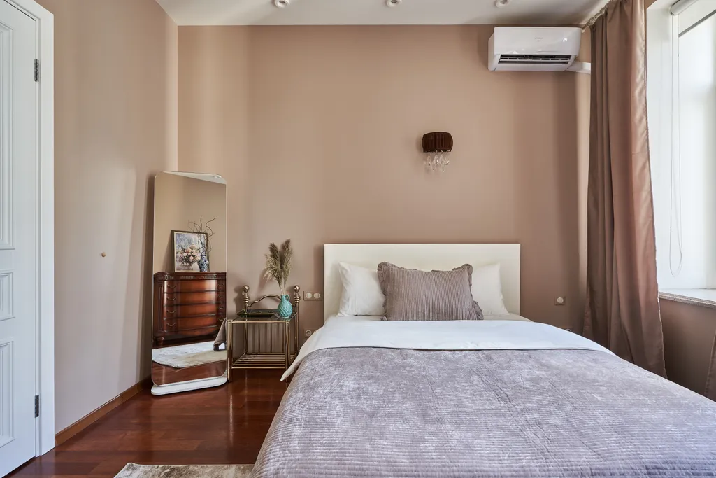 Квартира 3-комнатная квартира в знаменитом доме на Патриарших прудах в центре — Москва