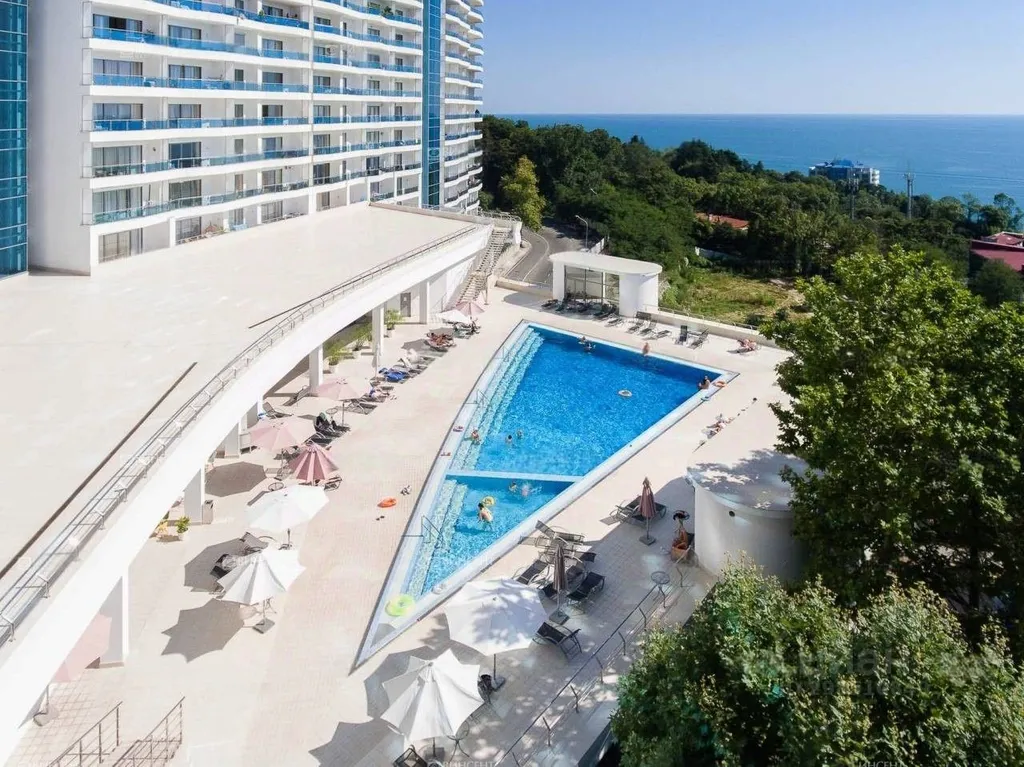 Роскошная идеал квартира с двумя террасами, тремя санузлами и бассейн