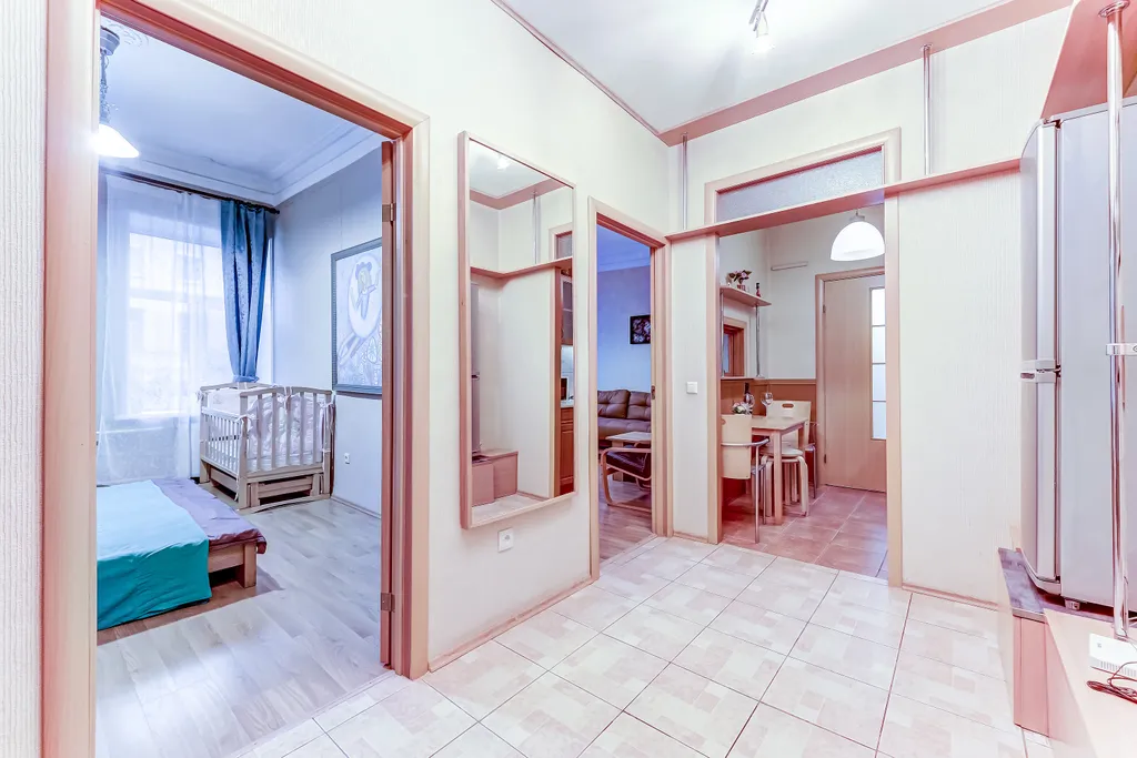 Ryss' 2BR Apt on Nevsky 136