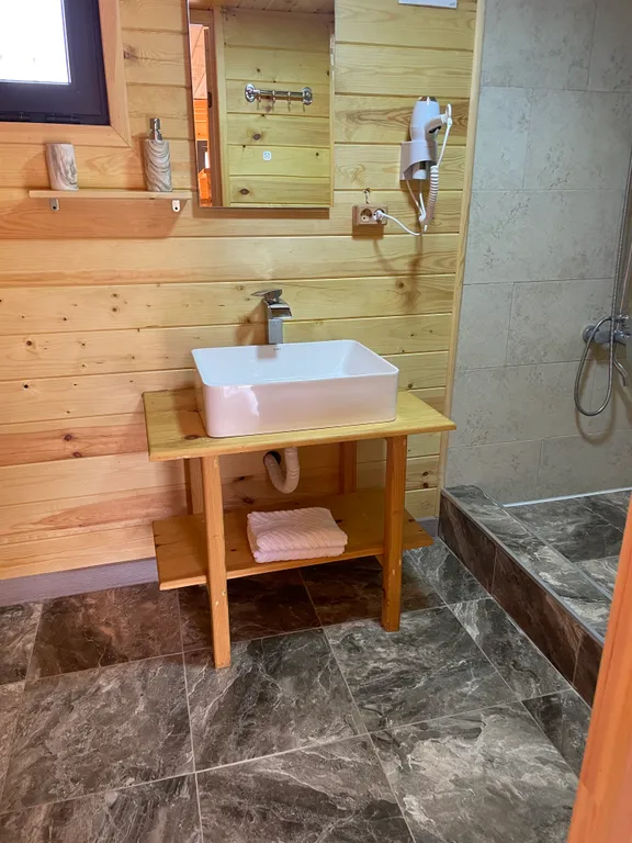 Атмосферные дома a-frame на берегу моря