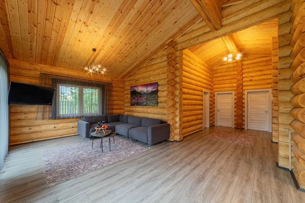 Дом на берегу большого озера