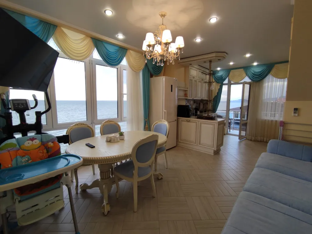 Квартира с видом на море и горы