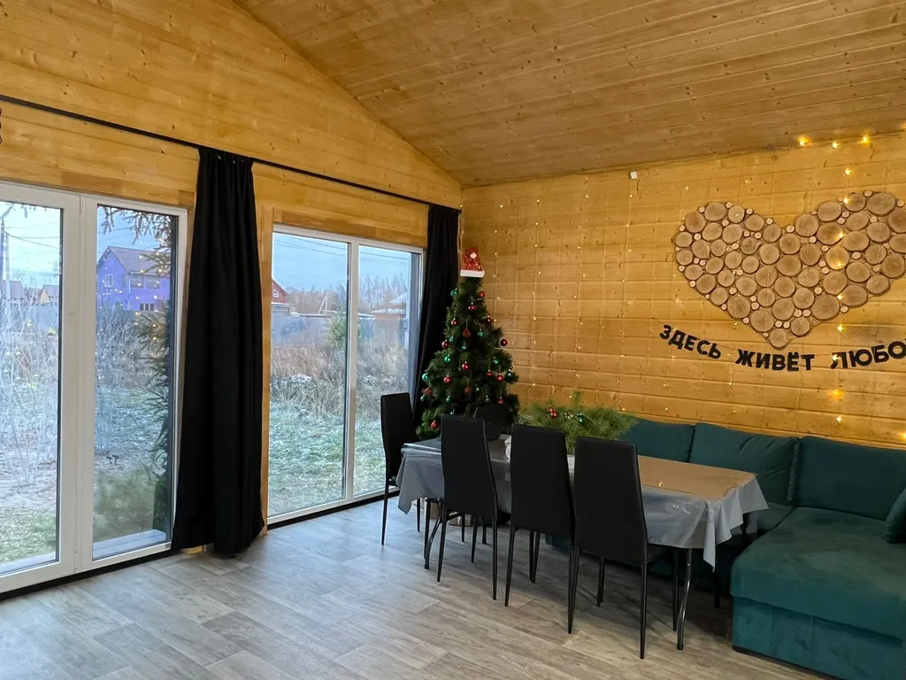 Дом с баней на дровах, банным чаном и большой гостиной