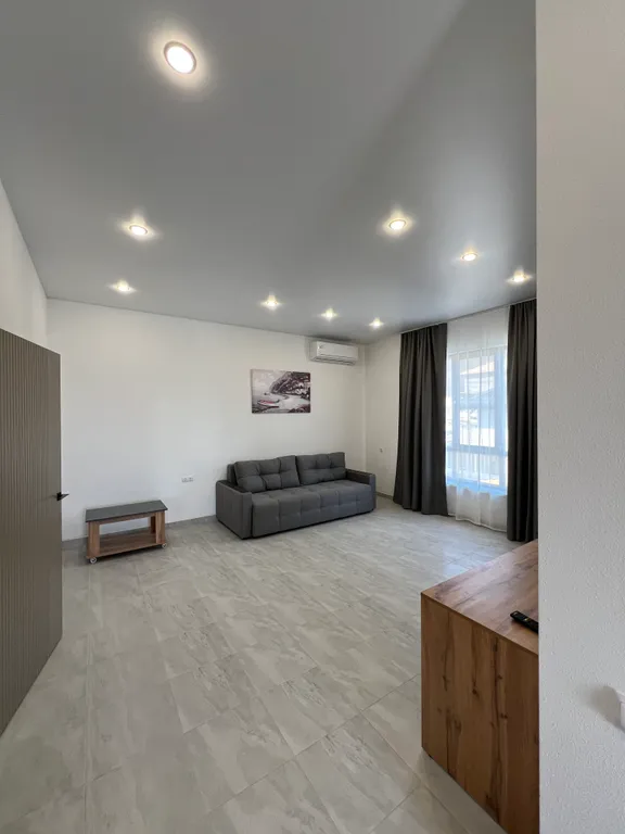 Дом с бассейном и с видом на море и горы