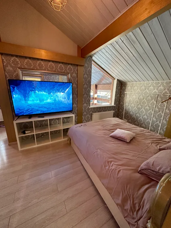 Коттедж Топ, шале у парка, бассейн на улице, русская баня, чан, река, лес — Одинцово