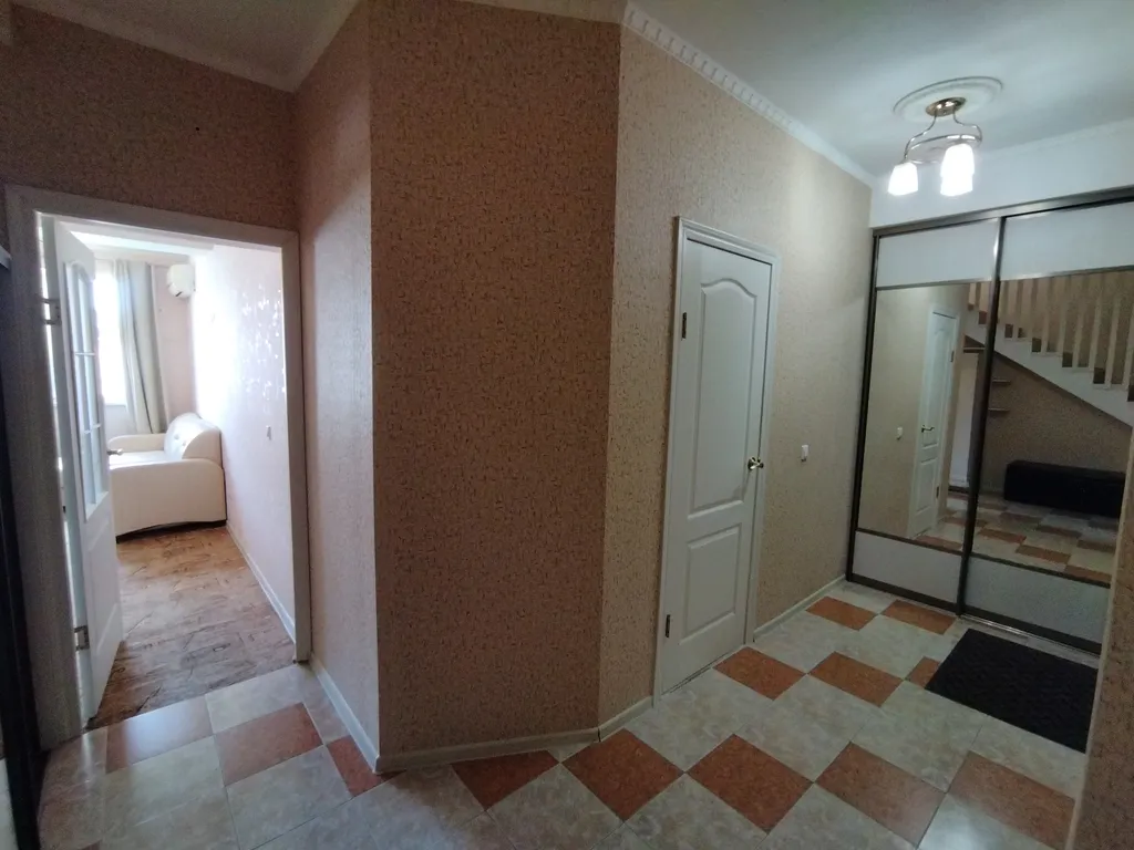 Трехуровневая 3-к квартира с террасой, у моря