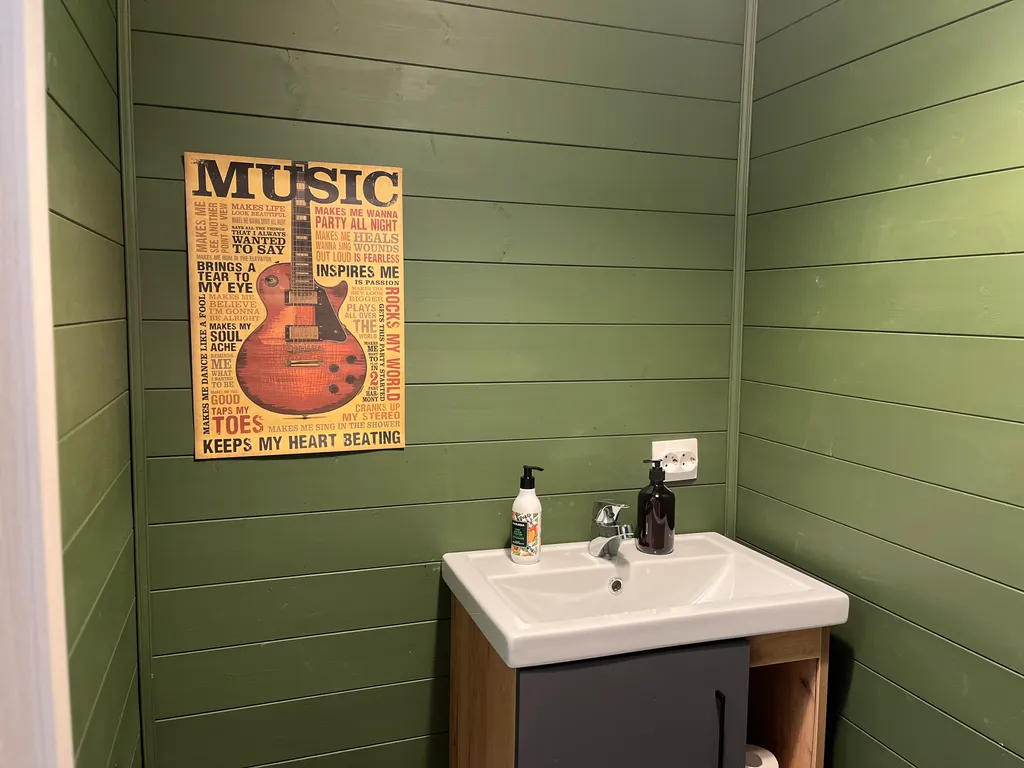 Стильный Барнхаус в окружении леса с сауной и сибирским банным чаном