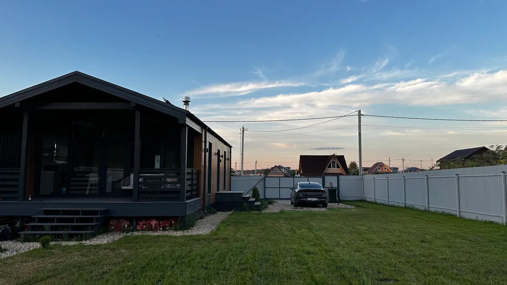 Стильный барнхаус с сауной, камином и панорамой