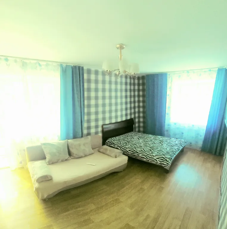 Центр города рядом площадь Ленина