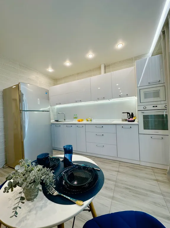 Красивая студия с видом на Золотой мост, город, море