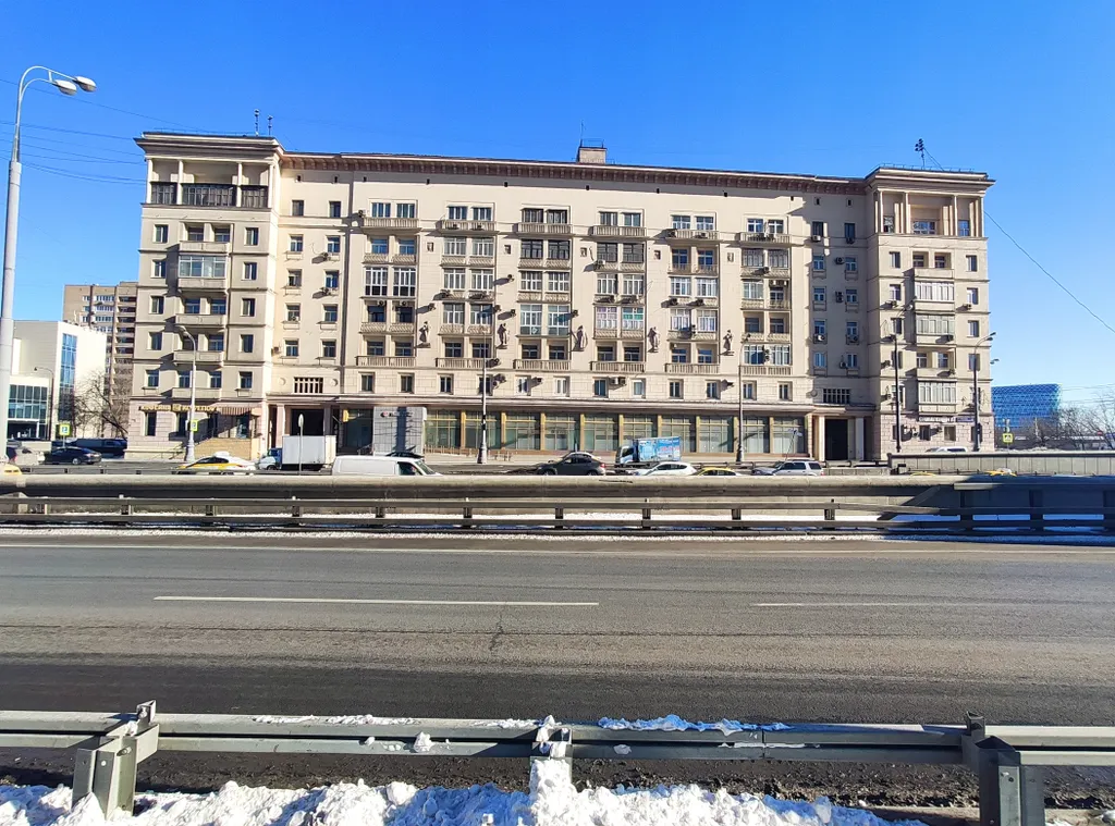 Комфортная двухуровневая студия в 6 минутах пешком от метро