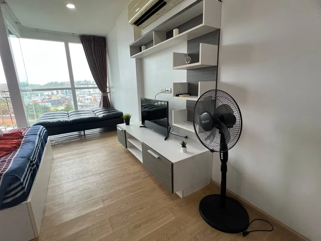 Студия после ремонта с потрясающим видом в центре Каты