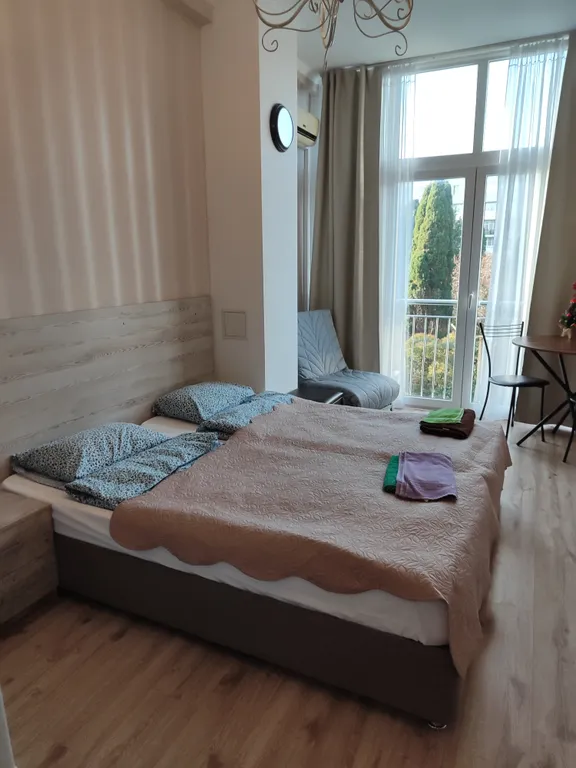 Апартамент с видом на кипарисы