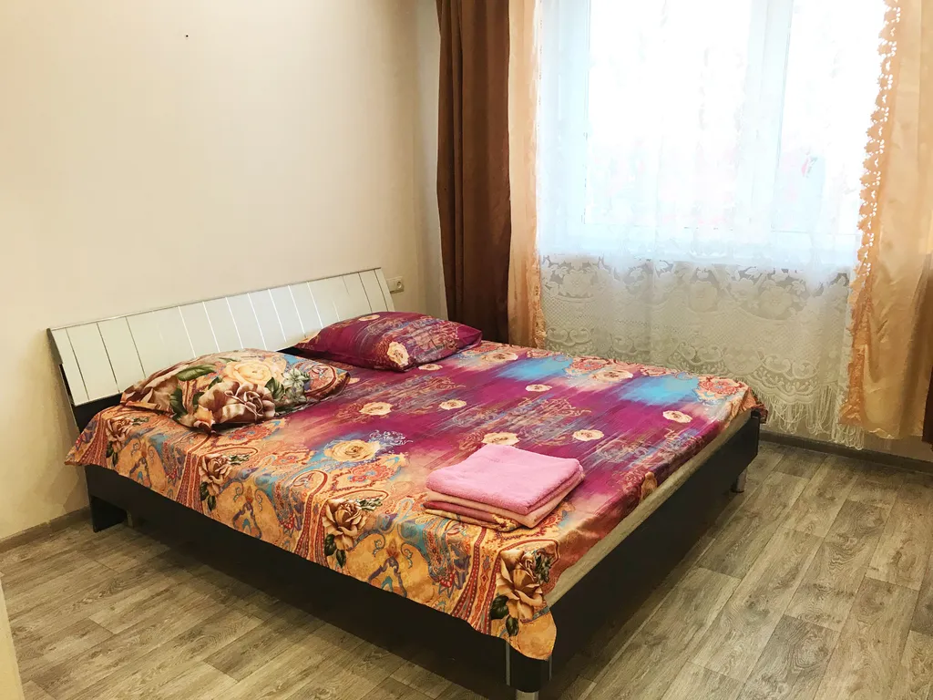 Квартира у ТЦ Аура — аренда посуточно в Сургут