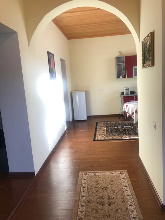 Дом в горах, около леса