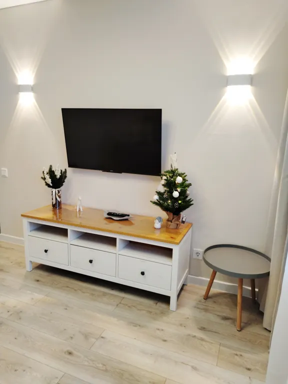 Просторная квартира с отдельной спальней недалеко от МНТК