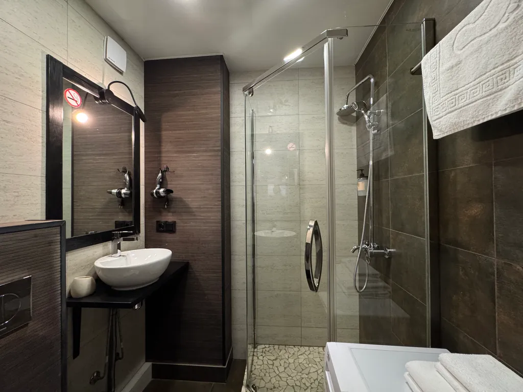 Студия Америка с кинотеатром, террасой и кухней