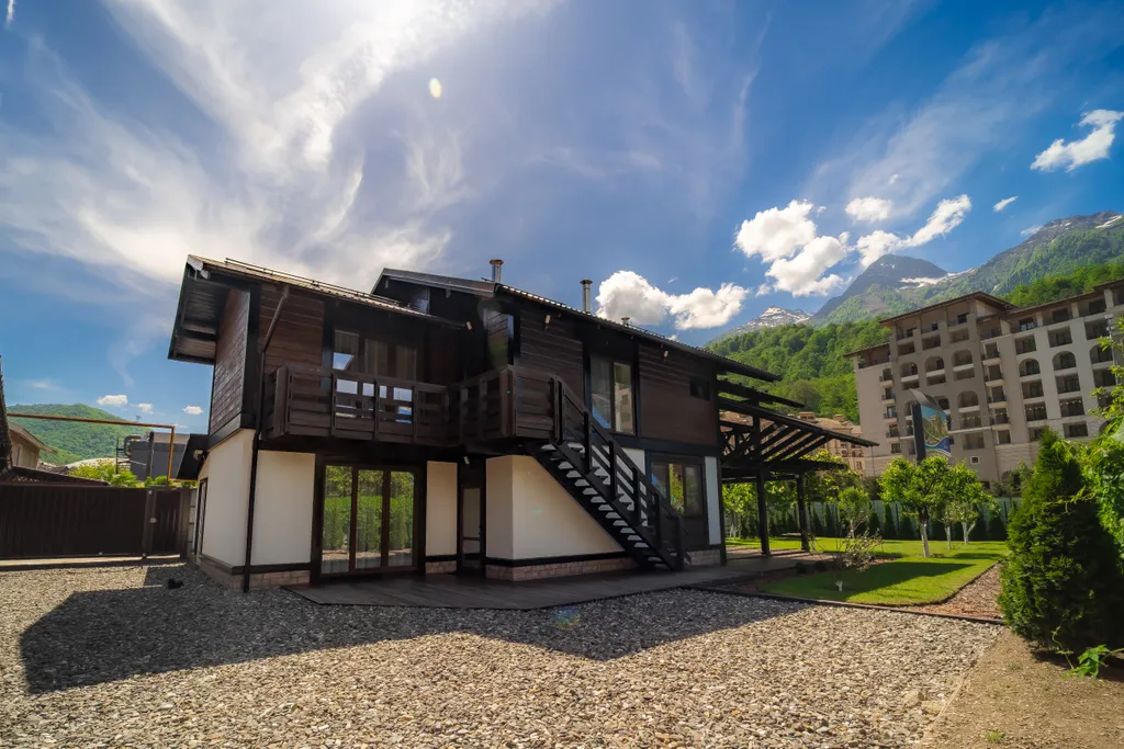 Шикарный коттедж с видом на сказочные горы в центре Красной поляны