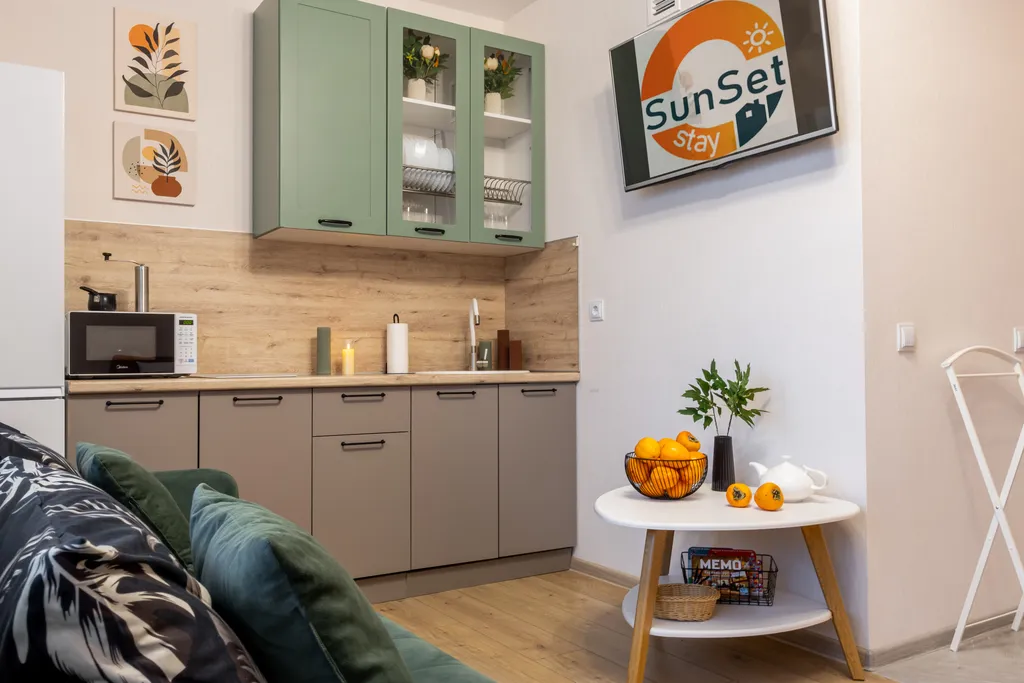 Студия Горизонты Нижнего Оранжево-изумрудный