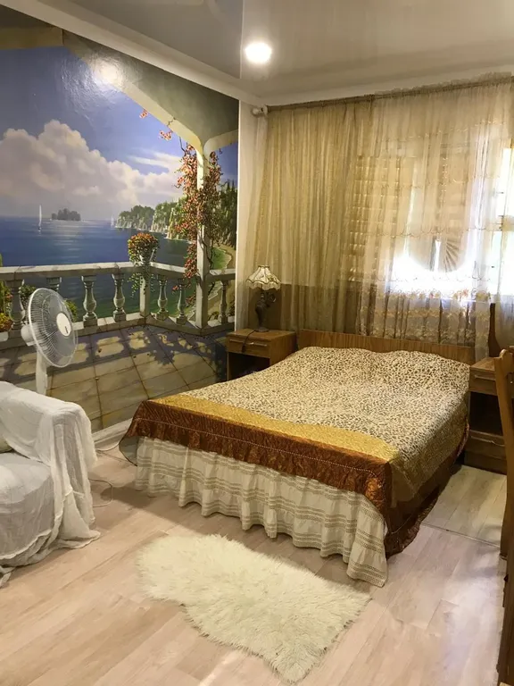 Комната в частном доме с большим двором