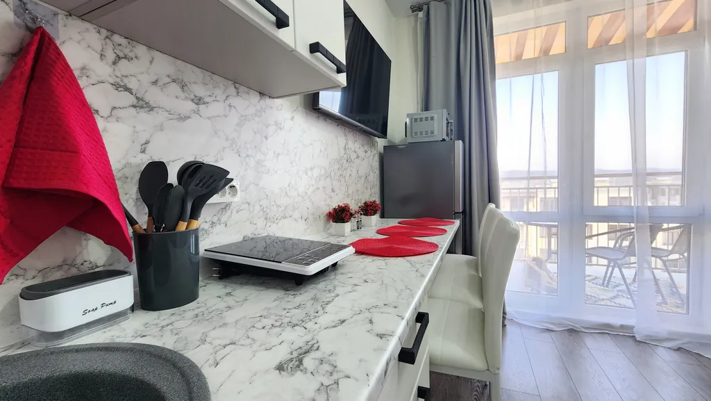 Красивая студия с видом на горы