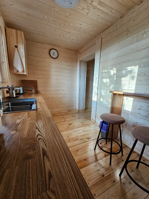 Просторный дом с баней и живым камином