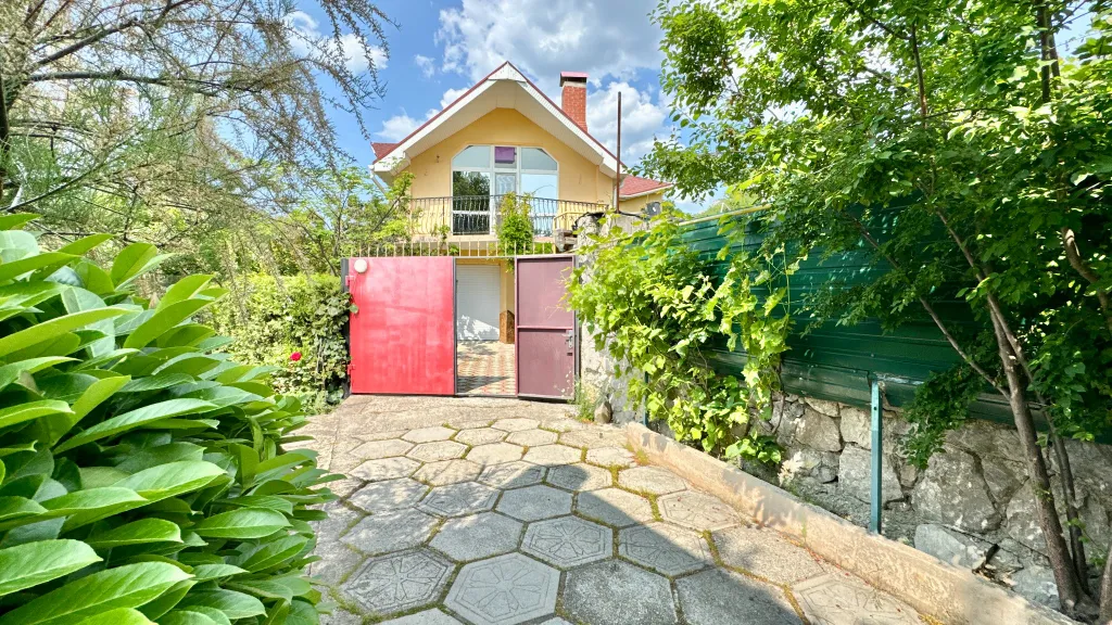 Домик с садом в Кореизе возле ялты